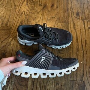 On Cloud Cloudswift Running Shoes